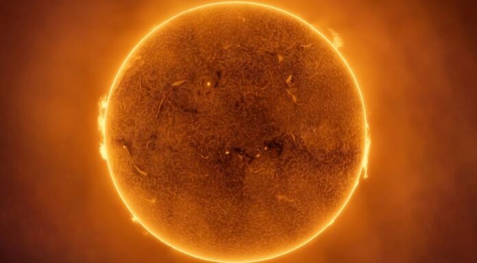 Тонкі Зміни Усередині Сонця Розкривають Секрети Слабких Сонячних Циклів