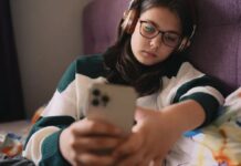 Підйом “Гниения Мозку”: Як Цифрове Перевантаження Перебудовує Молоді Розуми