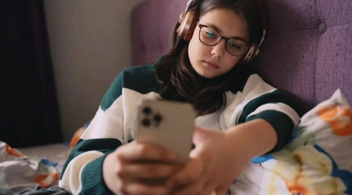 Підйом “Гниения Мозку”: Як Цифрове Перевантаження Перебудовує Молоді Розуми