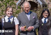 Король Карл III удостоєний значка Blue Peter Green Badge за захист довкілля