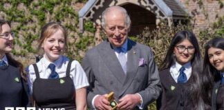 Король Карл III удостоєний значка Blue Peter Green Badge за захист довкілля