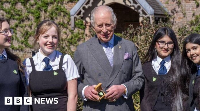 Король Карл III удостоєний значка Blue Peter Green Badge за захист довкілля