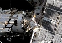 Російський космічний вихід: телескопи, що застрягли картриджі та день народження міста